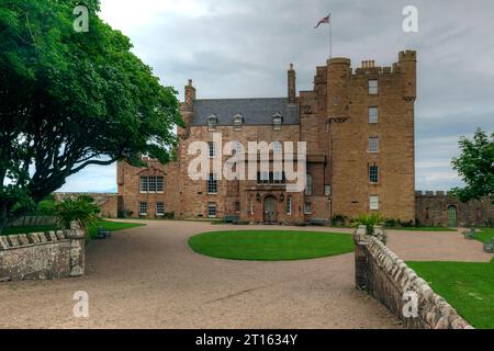 Die königliche Burg von Mey, die der verstorbenen Königin Mutter in der Nähe von Thurso, Caithness, Schottland gehörte. Stockfoto