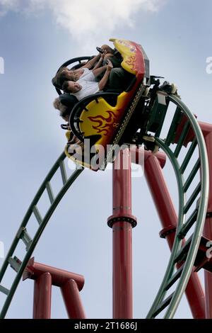 Dragon's Fury Achterbahn bei Chessington World of Adventures in Surrey, England, Großbritannien Stockfoto