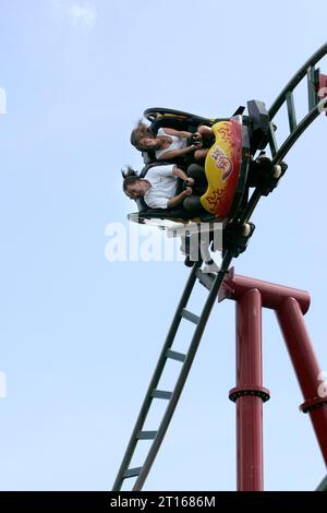 Dragon's Fury Achterbahn bei Chessington World of Adventures in Surrey, England, Großbritannien Stockfoto