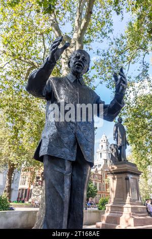 Nelson Mandelas Statue, Parliament Square, City of Westminster, Greater London, England, Vereinigtes Königreich Stockfoto