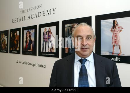 Der britische Geschäftsmann Sir Philip Green fotografierte 2005 an der Arcadia Group Retail Academy in London Stockfoto