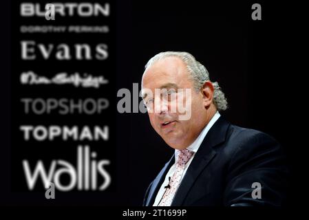 Der britische Geschäftsmann Sir Philip Green stellte 2004 einen Vortrag auf der Konferenz der Arcadia Group in London vor Stockfoto