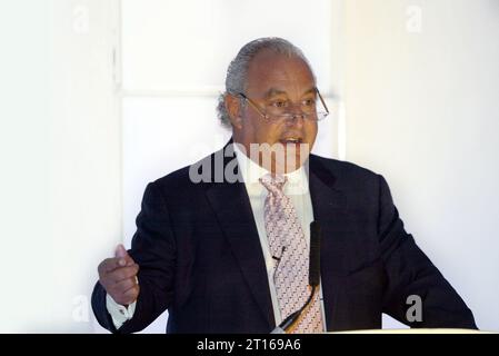 Der britische Geschäftsmann Sir Philip Green stellte 2004 einen Vortrag auf der Konferenz der Arcadia Group in London vor Stockfoto