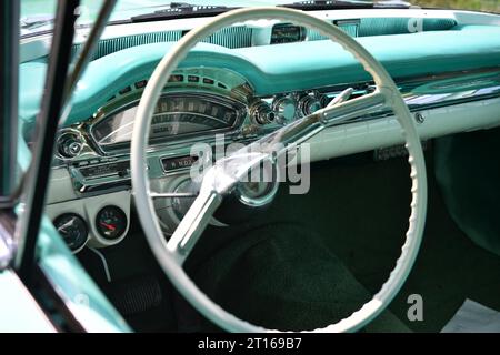 Lenkrad von Oldsmobile Super 88 Cabriolet Coupé, Oldsmobile Meeting, Schleswig-Holstein, Deutschland Stockfoto