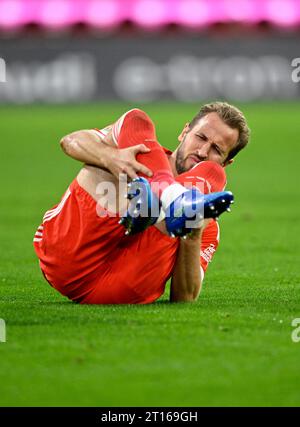 Harry Kane FC Bayern München FCB verletzt, Verletzung, Allianz Arena, München, Bayern, Deutschland Stockfoto