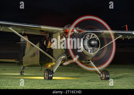 Luftkorps der britischen Armee de Havilland Canada DHC2 Beaver Night Shoot Stockfoto