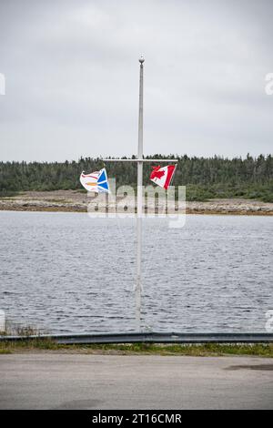 Flaggen, die auf der innerprovinziellen Fähre nach Quebec und Labrador von St. Barbe, Neufundland & Labrador, Kanada Stockfoto