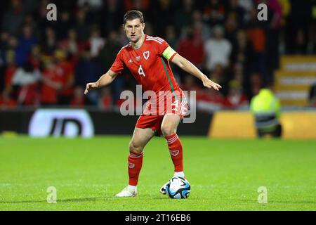 Wrexham, Großbritannien. Oktober 2023. Ben Davies aus Wales in Aktion. Internationales Fußball-Freundschaftsspiel, Wales gegen Gibraltar am Mittwoch, den 11. Oktober 2023, im STōK CAE Ras in Wrexham, Wales. Dieses Bild darf nur für redaktionelle Zwecke verwendet werden. Nur redaktionelle Verwendung, .PIC von Chris Stading/ Credit: Andrew Orchard Sportfotografie/Alamy Live News Stockfoto