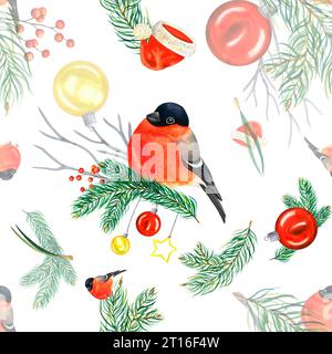 Bullfink Aquarellmuster mit Tannenzweigen weihnachtskugeln weihnachtsmütze und roten Beeren. Handgezeichnete Illustration isoliert auf weiß Stockfoto