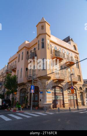 Jaffa, Israel - 10. Oktober 2023: Blick von den historischen Straßen von Jaffa, einer alten levantinischen Hafenstadt, die von den Kanaanitern gegründet wurde und heute Teil o ist Stockfoto