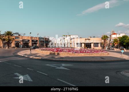 Jaffa, Israel - 10. Oktober 2023: Blick von den historischen Straßen von Jaffa, einer alten levantinischen Hafenstadt, die von den Kanaanitern gegründet wurde und heute Teil o ist Stockfoto