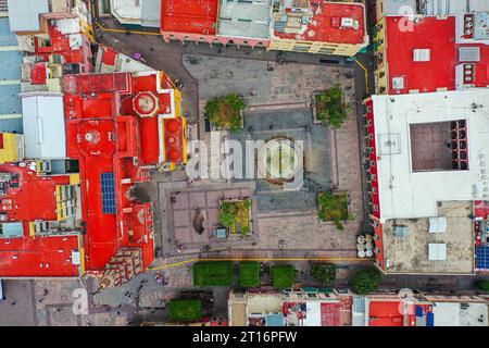 Löwenbrunnen, Parroquia del Sagrario, Hauptplatz und Garten im historischen Zentrum von León Guanajuato. Luftaufnahme von León Guanajuato, Allgemeine Ansicht von Leon in Mexiko. Reisen Sie am 4. Oktober 2023 durch die mexikanische Stadtlandschaft Bajío (© Foto Luis Gutierrez von Norte Photo). Fuente de los Leones, Parroquia del Sagrario, plaza y Jardín Principal en el Centro histórico de León Guanajuato. vista aerea de León Guanajuato , Vista General de ciudad Leon en Mexico. Viaje por el Bajío mexicano paisaje de ciudad el 4 Octubre 2023 (© Foto Luis Gutierrez von Norte Photo). Stockfoto