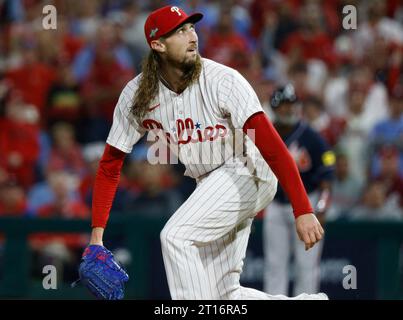 Philadelphia, Usa. Oktober 2023. Der Entlastungskrug Matt Strahm reagiert, als er im sechsten Inning gegen die Atlanta Braves im dritten Spiel der MLB National League Division Series im Citizens Bank Park in Philadelphia am Mittwoch, den 11. Oktober 2023, wirft. Foto: Laurence Kesterson/UPI Credit: UPI/Alamy Live News Stockfoto