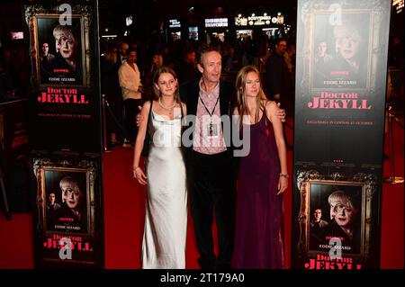 Odeon Luxe, Leicester Square, London, Großbritannien. Oktober 2023. Lettie de Beaujeu und Thea de Beaujeu nehmen an der Weltpremiere von Doctor Jekyll mit Eddie Izzard in London Teil. Quelle: Siehe Li/Picture Capital/Alamy Live News Stockfoto