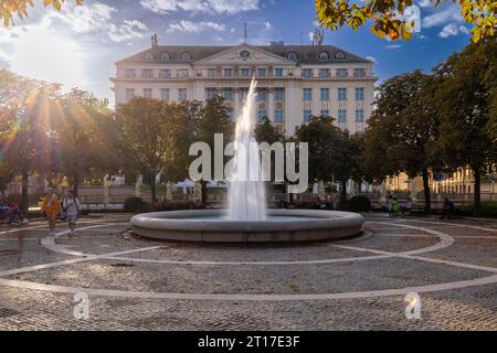 Sunset over the Esplanade Zagreb Hotel ist ein historisches Luxushotel in Zagreb. Erbaut im Jahr 1925, um den Passagieren des berühmten Orien Unterbringung zu bieten Stockfoto