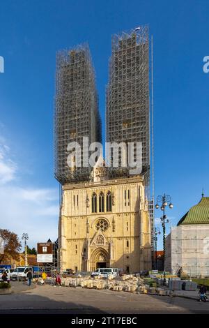 Die Zagreber Kathedrale der Himmelfahrt der Heiligen Jungfrau Maria ist ein Wahrzeichen und das monumentalste Sakralgebäude im neogotischen Stil Stockfoto