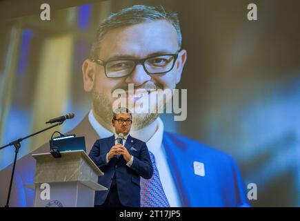 Prag, Tschechische Republik. Oktober 2023. Generalkommissar der tschechischen Teilnahme an der EXPO 2025 Ondrej Soska spricht während der Eröffnung der Ausstellung von Entwürfen für den tschechischen Pavillon auf der Expo 2025 in Japan in Prag, Tschechische Republik, 11. Oktober 2023. Quelle: Michaela Rihova/CTK Photo/Alamy Live News Stockfoto