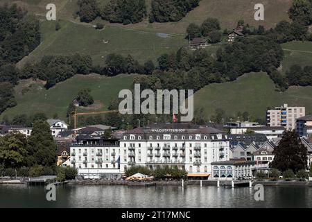 Blick auf das Seehotel Waldstätter Hof, Waldstätterquai 6, 6440 Brunnen, Schweiz, Kanton Schwyz. Das Hotel liegt direkt am Vierwaldstätter See. Hotel Waldstätterhof. Brunnen Schwyz Schweiz *** Blick auf das Seehotel Waldstätter Hof, Waldstätterquai 6, 6440 Brunnen, Schweiz, Kanton Schwyz das Hotel liegt direkt am Vierwaldstättersee Hotel Waldstätterhof Brunnen Schwyz Schweiz Credit: Imago/Alamy Live News Stockfoto