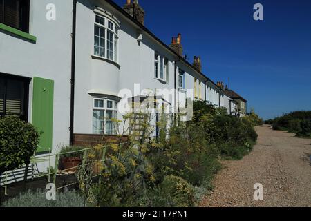 Shingle Road und Reihenhäuser in South Street, Kingsdown, Kent, England, Großbritannien Stockfoto