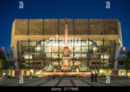 Mendebrunnen, Gewandhaus, Augustplatz, Leipzig, Sachsen, Deutschland Stockfoto