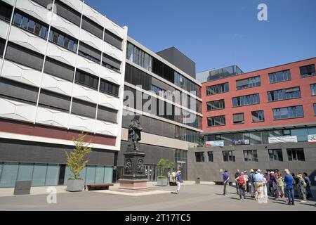 Leibnizdenkmal, Innenhof, Universität Leipzig, Augustplatz, Leipzig, Sachsen, Deutschland Stockfoto