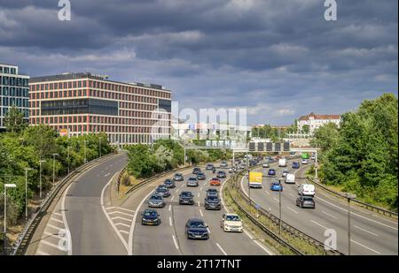 Stadtautobahn A 100, Vattenfall Deutschland-Zentrale, Sachsendamm, Schöneberg, Berlin, Deutschland Stockfoto