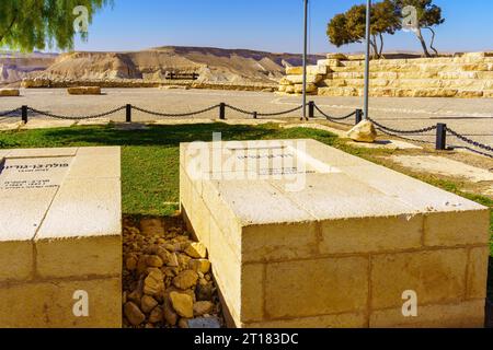 SDE Boker, Israel – 10. August 2023: Grab und Gedenkstätte des Ersten Premierministers Ben Gurion und seiner Frau Pola in Sde Boker, der Negev-Wüste, Sout Stockfoto