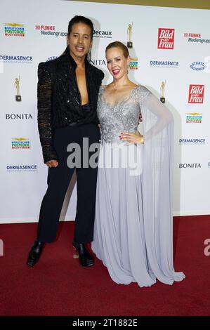 Jorge Gonzalez und Isabel Edvardsson bei der 16. Verleihung der Goldenen Bild der Frau 2023 im Bühnentheater neue Flora. Hamburg, 11.10.2023 *** Jorge Gonzalez und Isabel Edvardsson bei der 16 Preisverleihung des Goldenen Bildes der Frau 2023 im Bühnentheater neue Flora Hamburg, 11 10 2023 Foto:Xu.xStammx/xFuturexImagex bild 3098 Stockfoto