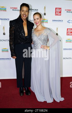 Jorge Gonzalez und Isabel Edvardsson bei der 16. Verleihung der Goldenen Bild der Frau 2023 im Bühnentheater neue Flora. Hamburg, 11.10.2023 *** Jorge Gonzalez und Isabel Edvardsson bei der 16 Preisverleihung des Goldenen Bildes der Frau 2023 im Bühnentheater neue Flora Hamburg, 11 10 2023 Foto:Xu.xStammx/xFuturexImagex bild 3099 Stockfoto