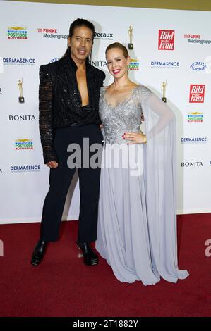 Jorge Gonzalez und Isabel Edvardsson bei der 16. Verleihung der Goldenen Bild der Frau 2023 im Bühnentheater neue Flora. Hamburg, 11.10.2023 *** Jorge Gonzalez und Isabel Edvardsson bei der 16 Preisverleihung des Goldenen Bildes der Frau 2023 im Bühnentheater neue Flora Hamburg, 11 10 2023 Foto:Xu.xStammx/xFuturexImagex bild 3097 Stockfoto