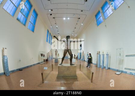 Statue des Poseidon vom Kap Artemision, Archäologisches Nationalmuseum, Athen, Griechenland Stockfoto