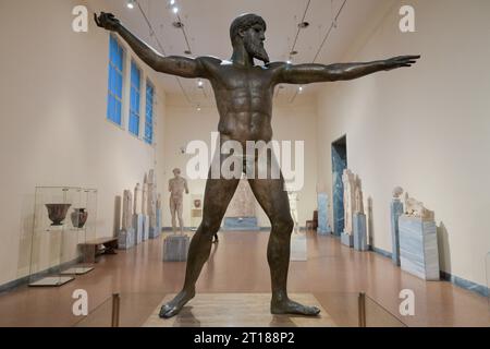 Statue des Poseidon vom Kap Artemision, Archäologisches Nationalmuseum, Athen, Griechenland Stockfoto