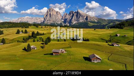 Seiser Alm, Seiser Alm aus der Vogelperspektive im Sommer in den italienischen Dolomiten, Südtirol, Trentino Südtirol, Italien Stockfoto