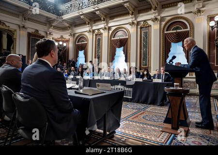 Washington, Vereinigte Staaten Von Amerika. Oktober 2023. Washington, Vereinigte Staaten von Amerika. 11. Oktober 2023. US-Präsident Joe Biden, überbringt Äußerungen zu den Terroranschlägen der Hamas in Israel an die Führer der jüdischen Gemeinde im Indian Treaty Room des Weißen Hauses, 11. Oktober 2023 in Washington, DC Credit: Adam Schultz/White House Photo/Alamy Live News Stockfoto