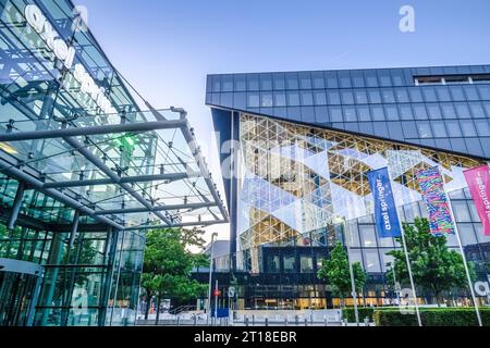 Altbau und Neubau Axel-Springer-Verlag, Axel-Springer-Straße, Schützenstraße, Zimmerstraße, Kreuzberg, Friedrichshain-Kreuzberg, Berlin, Deutschland * Stockfoto