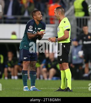 Gabriel Jesus von Arsenal erhält eine gelbe Karte. - RC-Objektiv gegen Arsenal, UEFA Champions League, Gruppe B, Stade Bollaert-Delelis, Objektiv, Frankreich. - 3. Oktober 2023. Stockfoto