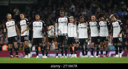 Fulham-Spieler beim Elfmeterschießen. - Fulham gegen Tottenham Hotspur, EFL Cup, Carabao Cup, 2. Runde, Craven Cottage Stadium, London, Großbritannien - 29. August 2023 nur redaktionelle Verwendung - es gelten Einschränkungen für DataCo Stockfoto