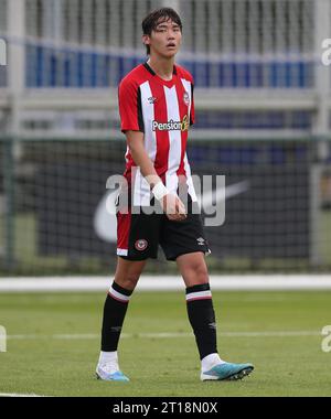 Ji soo Kim of Brentford B. - Chelsea U21 gegen Brentford B, Pre-Season Friendly, Chelsea FC Cobham Training Ground, Surrey. - 1. August 2023. Nur redaktionelle Verwendung – es gelten Einschränkungen für DataCo. Stockfoto