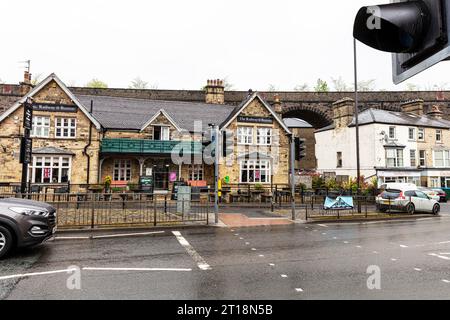 The Railway @ Buxton, Buxton, Derbyshire, Peak District, Großbritannien, England, Bridge Street Buxton, Restaurant, The Railway Restaurant Buxton, Fassade, Pub, Stockfoto