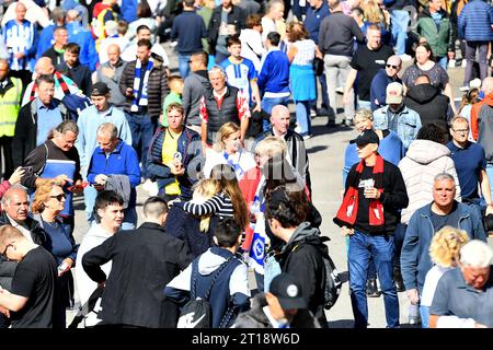 Fans kommen am Boden an - Brighton & Hove Albion gegen AFC Bournemouth, Premier League, Amex Stadium, Brighton, Großbritannien - 24. September 2023 nur redaktionelle Verwendung - es gelten Einschränkungen bei DataCo Stockfoto