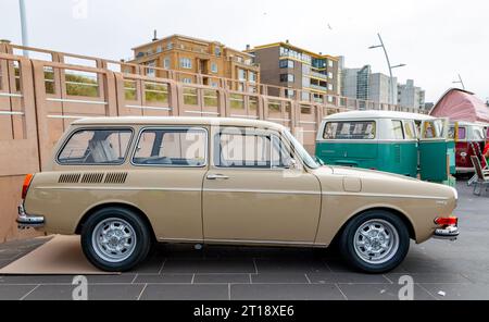 Den Haag, Niederlande - 22. Mai 2022: VW Typ 3 Variant Squareback Oldtimer auf der Scheveningen Beach Air-Cooled Car Show Stockfoto