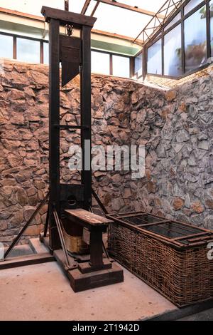 Ho Chi Minh, Vietnam. Kriegs-Überbleibsel-Museum. Französische Guillotine. Stockfoto