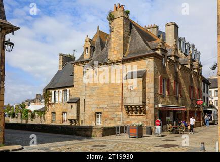 Historisches Haus auf der bewohnten Brücke Pont de Rohan, Altsatdt von Landerneau, Departement Finistere Penn-AR-Bed, Region Bretagne Breizh, Frankreich *** Historisches Haus auf der bewohnten Brücke Pont de Rohan, Altstadt von Landerneau, Departement Finistere Penn AR Bed, Region Bretagne Breizh, Frankreich. Quelle: Imago/Alamy Live News Stockfoto