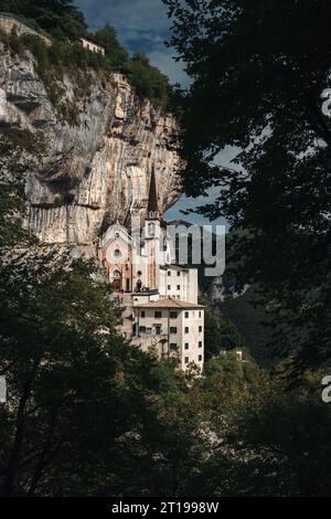 Santuario de la Madonna della Corona (Heiligtum der Frau von der Krone), Verona, Veneto, Italien Stockfoto