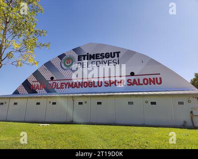 Ankara, Türkei, 12. Oktober 2023: Die Sporthalle Naim Suleymanoglu befindet sich im Bezirk Etimesgut der Provinz Ankara in der Türkei. (Türkisch: Naim Süleyman Stockfoto