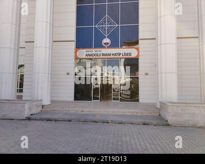 Ankara, Türkei, 12. Oktober 2023: Sincan Imam hatip Mittelschule (türkisch: Sincan Imam hatip ortaokulu) Stockfoto