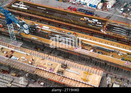 Curzon Street, Birmingham, 12. Oktober 2023 - die Arbeiten an der HS2 in Birmingham werden fortgesetzt, da der Endbahnhof Curzon Street gebaut wird. Der Bau eines großen, erhöhten Streckenabschnitts nähert sich der Fertigstellung in der Stadtentwicklung in den West Midlands. Quelle: Stop Press Media/Alamy Live News Stockfoto