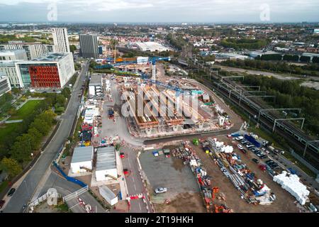 Curzon Street, Birmingham, 12. Oktober 2023 - die Arbeiten an der HS2 in Birmingham werden fortgesetzt, da der Endbahnhof Curzon Street gebaut wird. Der Bau eines großen, erhöhten Streckenabschnitts nähert sich der Fertigstellung in der Stadtentwicklung in den West Midlands. Quelle: Stop Press Media/Alamy Live News Stockfoto