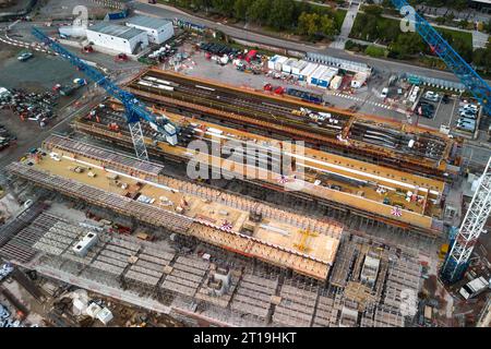 Curzon Street, Birmingham, 12. Oktober 2023 - die Arbeiten an der HS2 in Birmingham werden fortgesetzt, da der Endbahnhof Curzon Street gebaut wird. Der Bau eines großen, erhöhten Streckenabschnitts nähert sich der Fertigstellung in der Stadtentwicklung in den West Midlands. Quelle: Stop Press Media/Alamy Live News Stockfoto