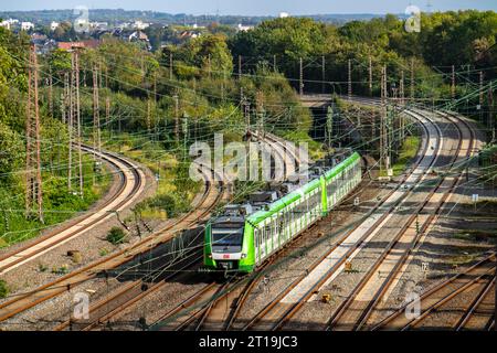 Gleisanlagen vor dem Hauptbahnhof Essen, 7 Schienenstränge parallel, S-Bahn Zug, NRW, Deutschland, Bahnverkehr *** Gleise vor dem Essener Hauptbahnhof, 7 Gleise parallel, S-Bahn, NRW, Deutschland, Bahnverkehr Stockfoto